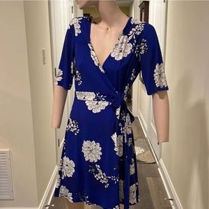 Vince Camuto floral wrap dress blue and white